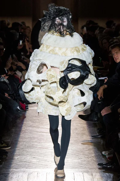 Look 15